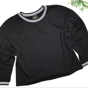 W5 | sz M black puff sleeve sweatshirt